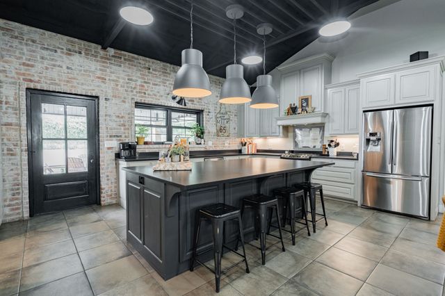 853 County Road 2215, Decatur, TX 76234