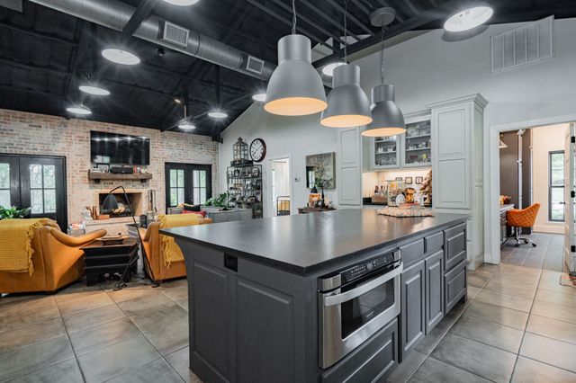 853 County Road 2215, Decatur, TX 76234