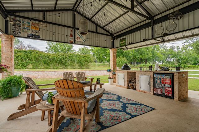 853 County Road 2215, Decatur, TX 76234