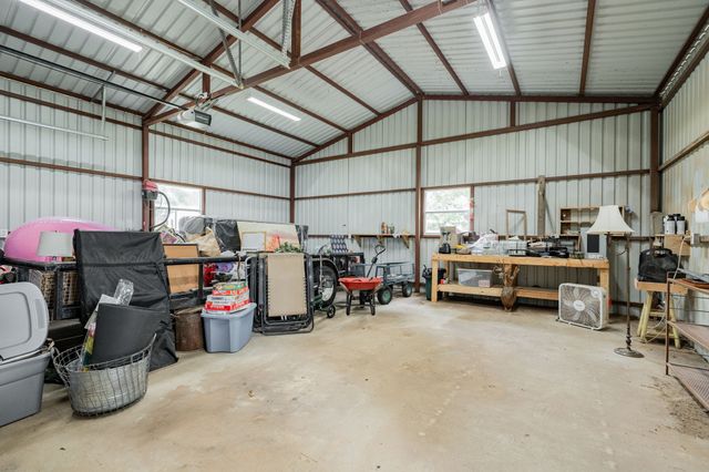 853 County Road 2215, Decatur, TX 76234