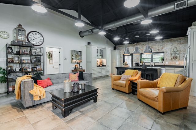 853 County Road 2215, Decatur, TX 76234