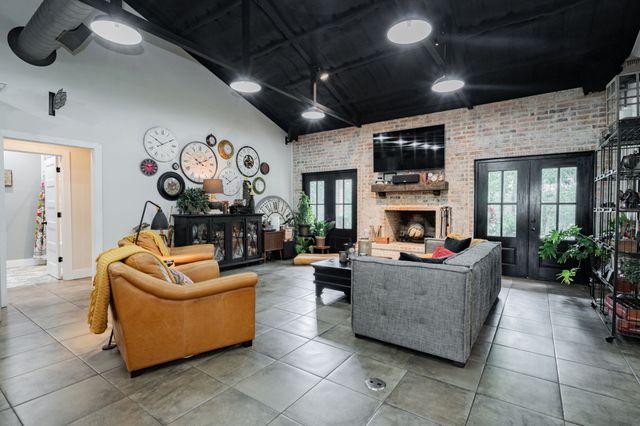 853 County Road 2215, Decatur, TX 76234