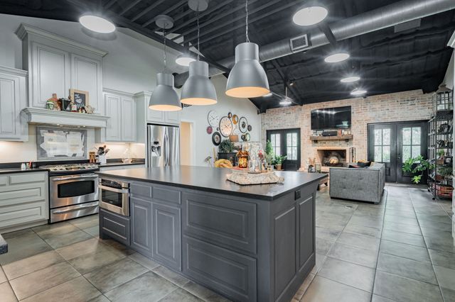 853 County Road 2215, Decatur, TX 76234