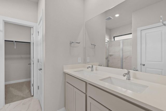 2462 N Heritage Drive, Dayton, TX 77535