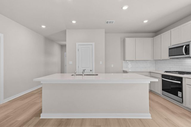 2462 N Heritage Drive, Dayton, TX 77535