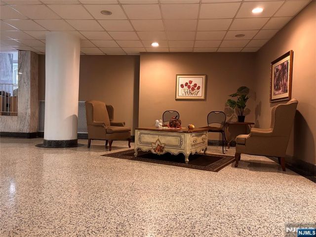 2160 Center Avenue 1I, Fort Lee, NJ 07024