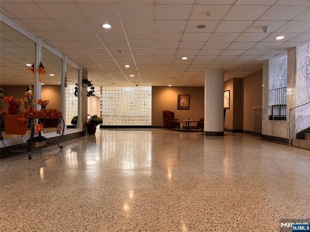 2160 Center Avenue 1I, Fort Lee, NJ 07024
