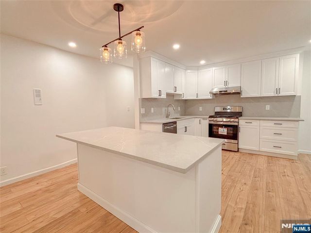 2160 Center Avenue 1I, Fort Lee, NJ 07024