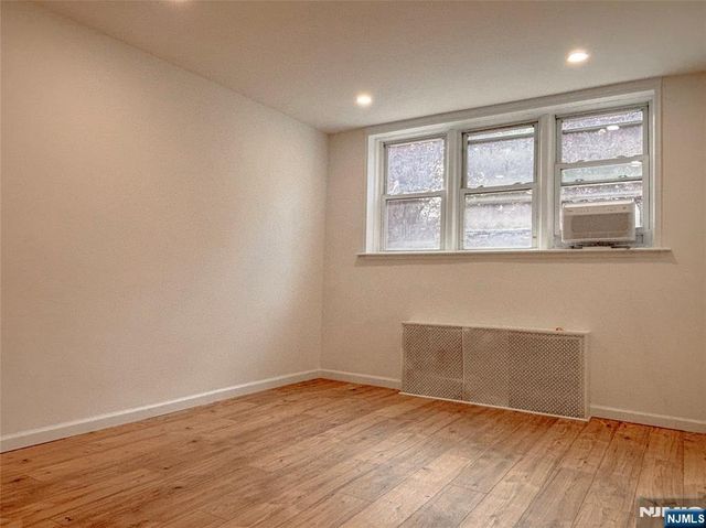 2160 Center Avenue 1I, Fort Lee, NJ 07024