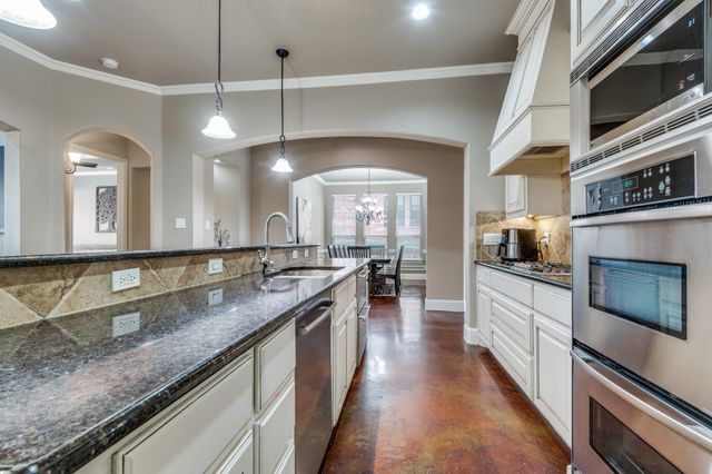 4353 Crestwood Court, Grapevine, TX 76051