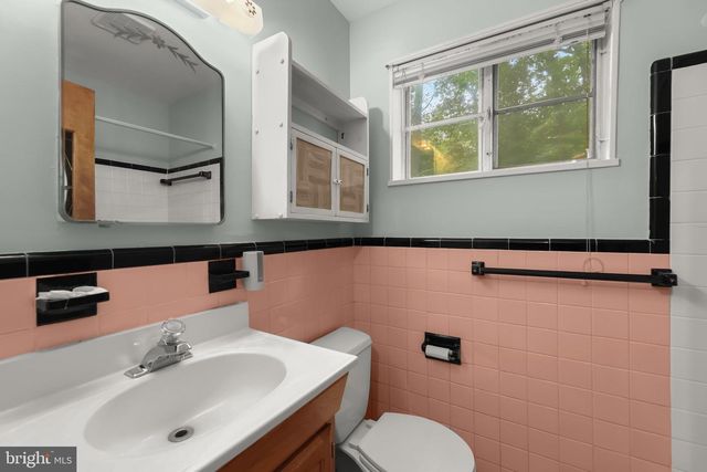 6603 WELLS PKWY, University Park, MD 20782