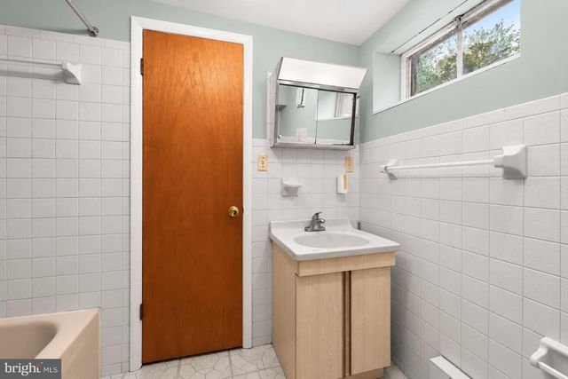 6603 WELLS PKWY, University Park, MD 20782