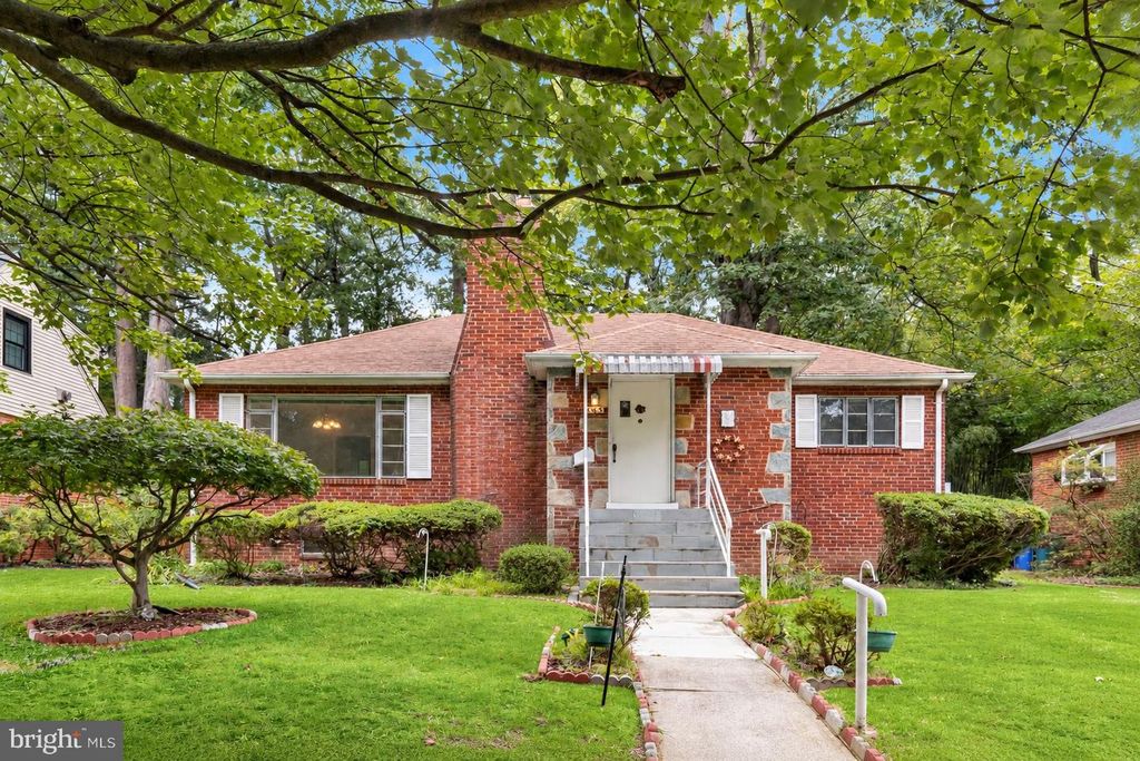 6603 WELLS PKWY, University Park, MD 20782