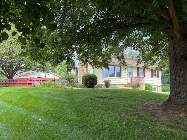 1299 N Birch Lake Boulevard, White Bear Twp, MN 55110