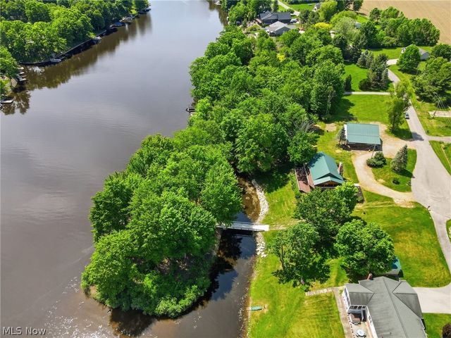 1068 Evening Star Drive, Roaming Shores, OH 44085