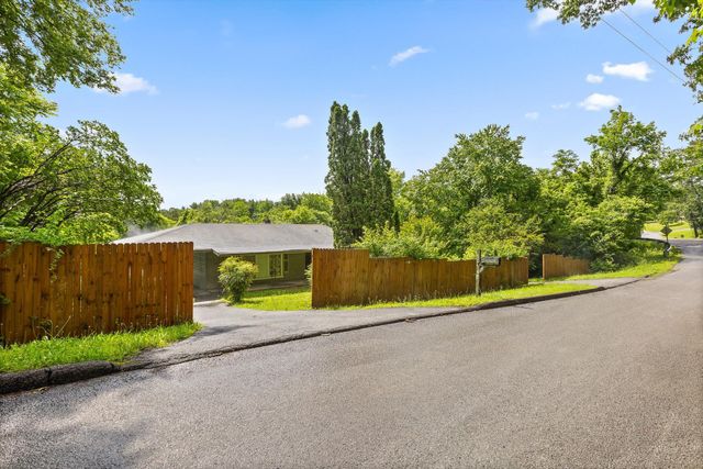 3000 Mary Walker Place, Chattanooga, TN 37411