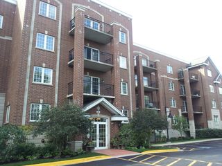 1479 N Milwaukee Avenue 101, Libertyville, IL 60048
