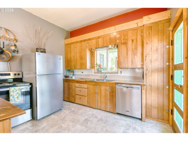 402 Nw 7TH St, Pendleton, OR 97801