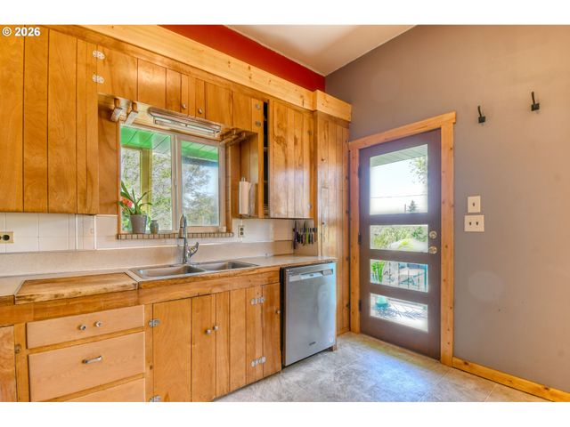 402 Nw 7TH St, Pendleton, OR 97801