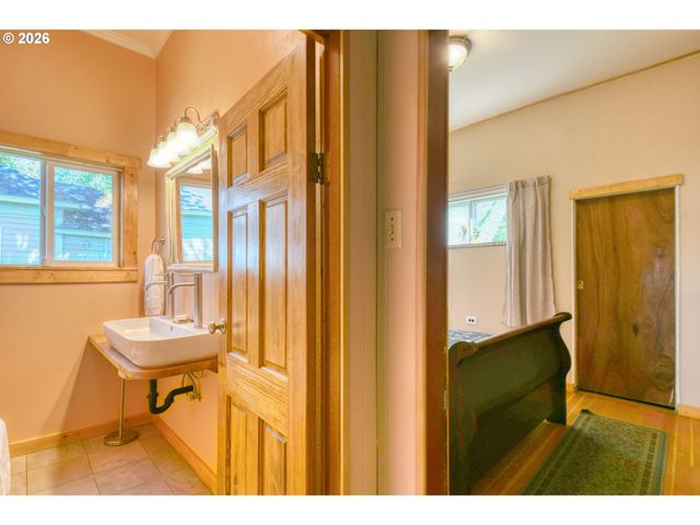 402 Nw 7TH St, Pendleton, OR 97801