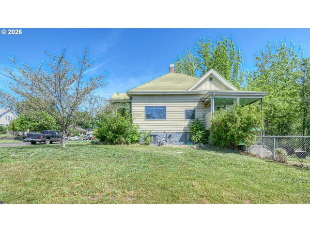 402 Nw 7TH St, Pendleton, OR 97801