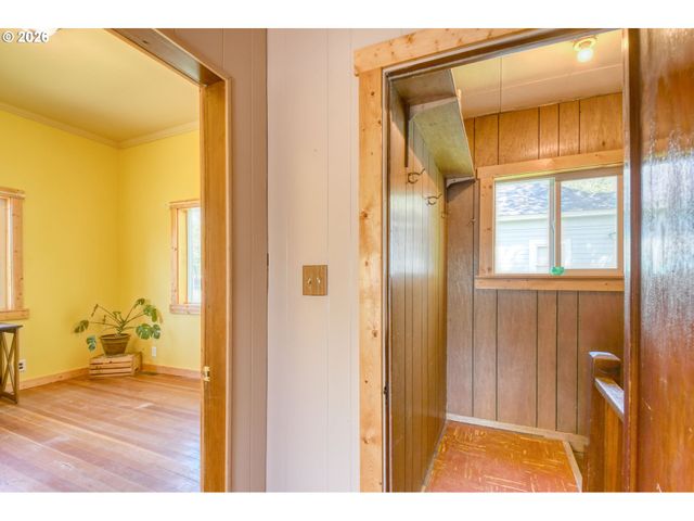 402 Nw 7TH St, Pendleton, OR 97801