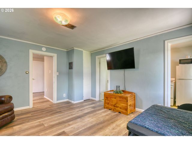 402 Nw 7TH St, Pendleton, OR 97801