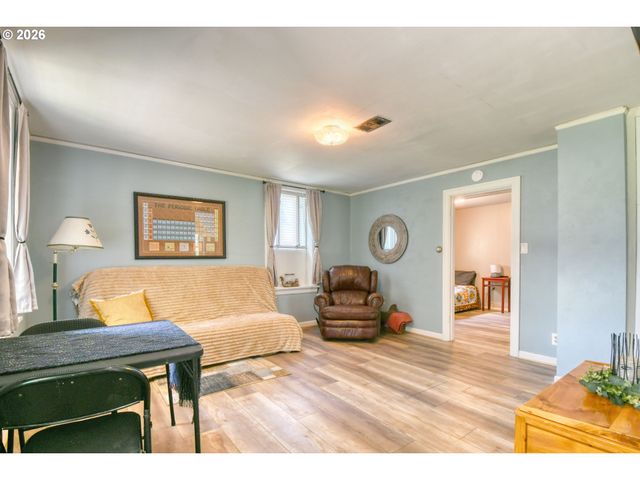 402 Nw 7TH St, Pendleton, OR 97801