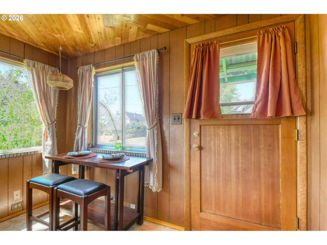 402 Nw 7TH St, Pendleton, OR 97801