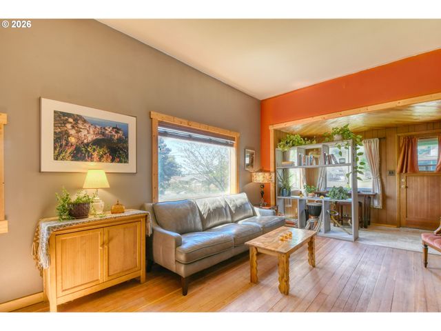 402 Nw 7TH St, Pendleton, OR 97801