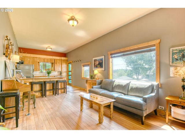 402 Nw 7TH St, Pendleton, OR 97801
