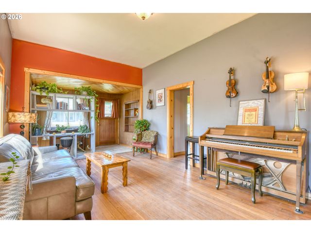 402 Nw 7TH St, Pendleton, OR 97801