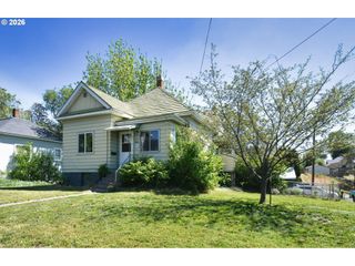 402 Nw 7TH St, Pendleton, OR 97801