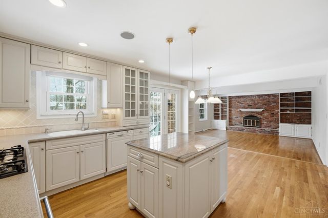 8363 Shadowpoint Court, Montgomery, OH 45242