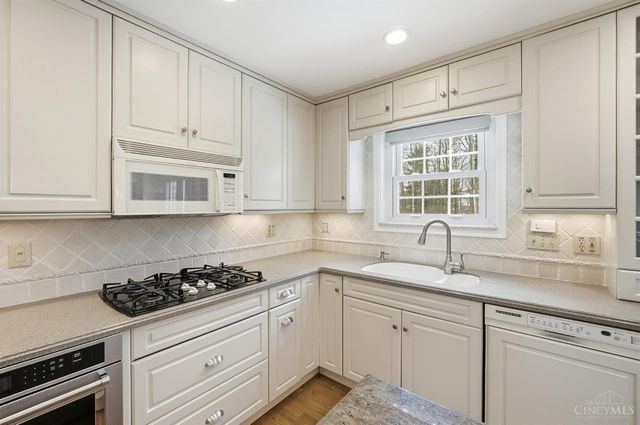 8363 Shadowpoint Court, Montgomery, OH 45242