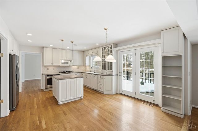 8363 Shadowpoint Court, Montgomery, OH 45242