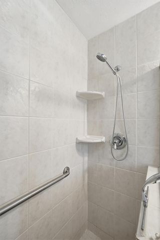 8363 Shadowpoint Court, Montgomery, OH 45242