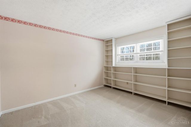 8363 Shadowpoint Court, Montgomery, OH 45242