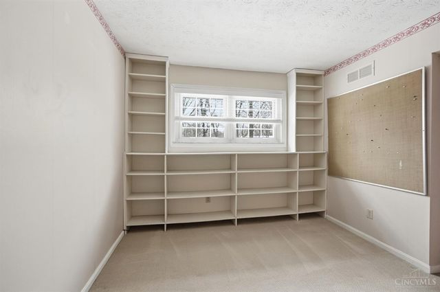 8363 Shadowpoint Court, Montgomery, OH 45242