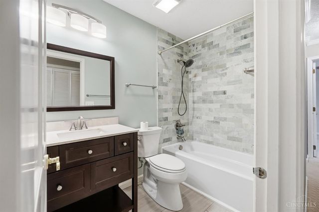 8363 Shadowpoint Court, Montgomery, OH 45242