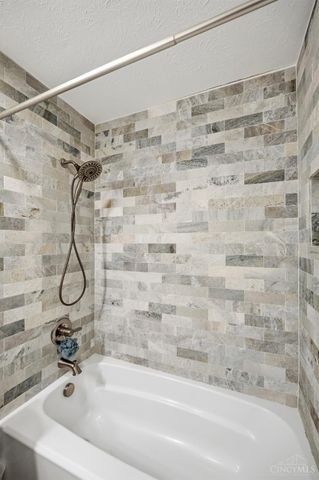 8363 Shadowpoint Court, Montgomery, OH 45242