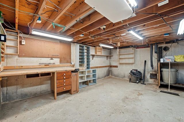 8363 Shadowpoint Court, Montgomery, OH 45242