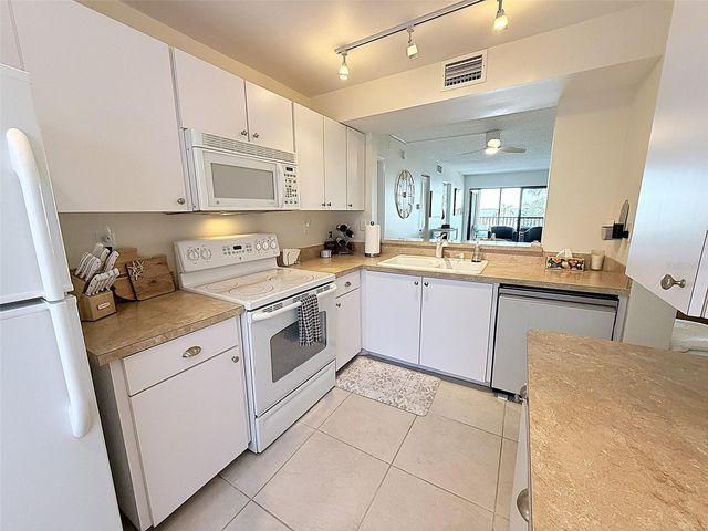 6322 PALMA DEL MAR BOULEVARD S 213, St Petersburg, FL 33715