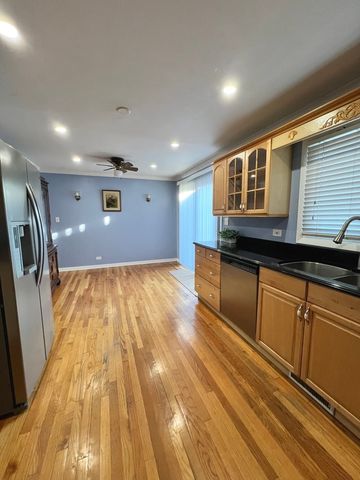 916 N Boxwood Drive B, Mount Prospect, IL 60056