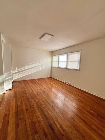 916 N Boxwood Drive B, Mount Prospect, IL 60056