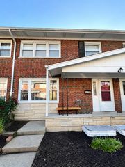 916 N Boxwood Drive B, Mount Prospect, IL 60056