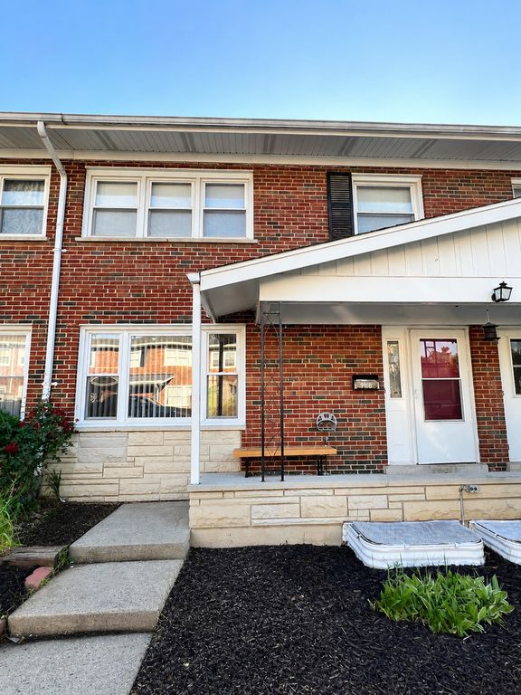 916 N Boxwood Drive B, Mount Prospect, IL 60056