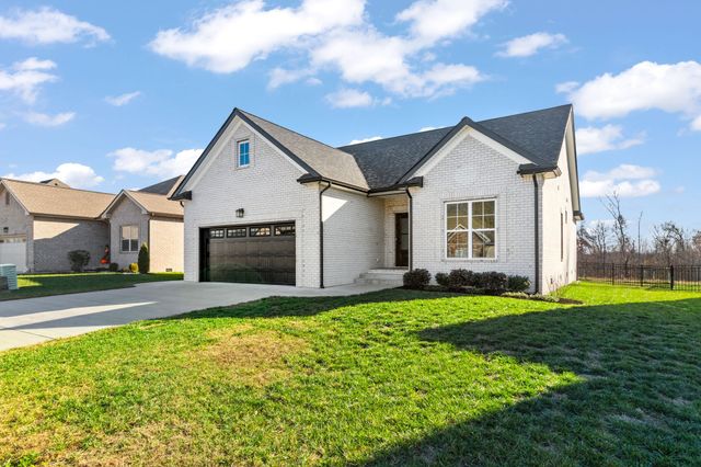 824 Brown Swiss Ct, Clarksville, TN 37043