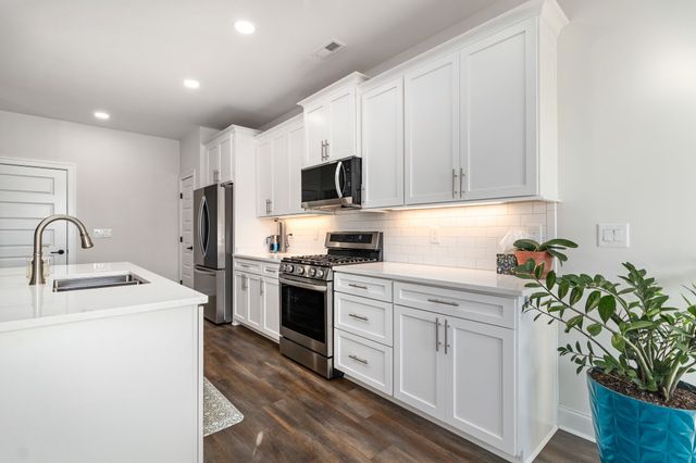 824 Brown Swiss Ct, Clarksville, TN 37043