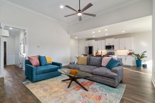 824 Brown Swiss Ct, Clarksville, TN 37043